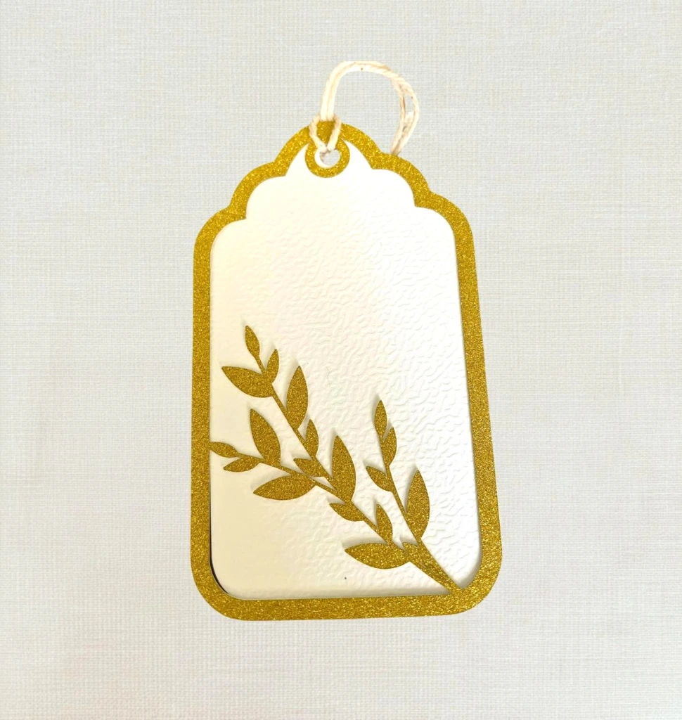 Tag-Gold-Zweig-dünn-lang-filigran.webp